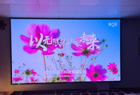 武穴**訓(xùn)練中心P1.8安裝完成 尺寸 ：4.48*2.56； 分辨率 ：2408*1376