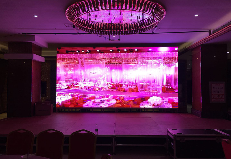 LED顯示屏：高亮度、定制性與節(jié)能的絢麗之選